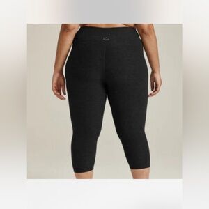Beyond Yoga Spacedye walk and talk capri Leggings